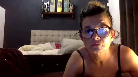 Snapshot of todean77 chatting on December 23, 2025, 1:58 am todean77 online show from December 23, 2025, 1:58 am