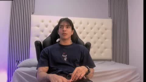 toji lee online show from November 24, 2025, 2:33 am