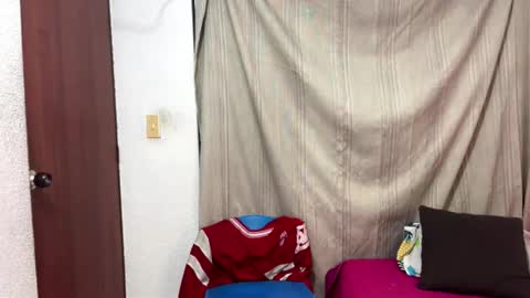 Snapshot of toji_x3 chatting on March 14, 2026, 3:34 am Toji online show from March 14, 2026, 3:34 am