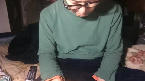 small man online show from November 16, 2025, 3:39 pm