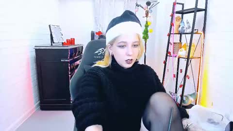 Tolli Moll online show from December 28, 2024, 9:09 am