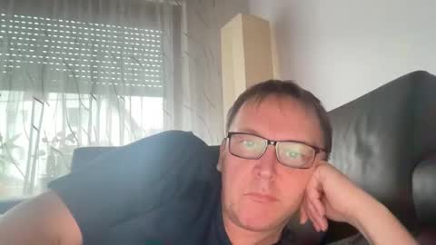 Tom online show from February 2, 2025, 3:39 pm