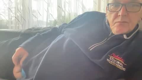 Tom online show from November 23, 2025, 7:52 am