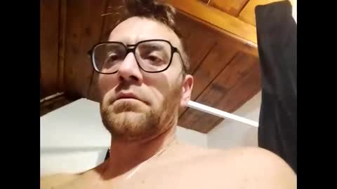 Snapshot of tom8312 chatting on December 2, 2025, 6:03 pm tom8312 online show from December 2, 2025, 6:03 pm