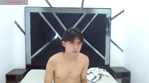 tom_0002 online show from October 27, 2025, 8:13 pm