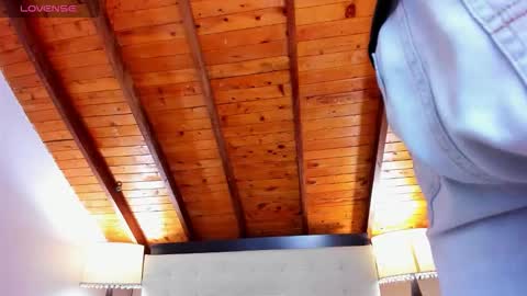   online show from October 18, 2025, 1:01 pm