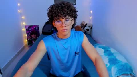 Tom Blue online show from March 25, 2026, 12:49 am