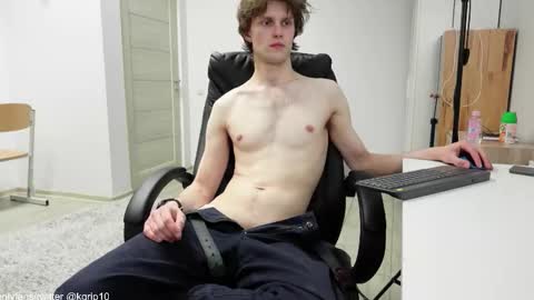 Snapshot of tom_chance chatting on October 18, 2025, 11:38 pm tom online show from October 18, 2025, 11:38 pm
