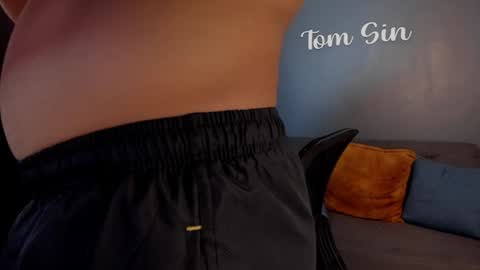 Snapshot of tom_sin_ chatting on December 25, 2024, 12:58 pm Tom Sin online show from December 25, 2024, 12:58 pm