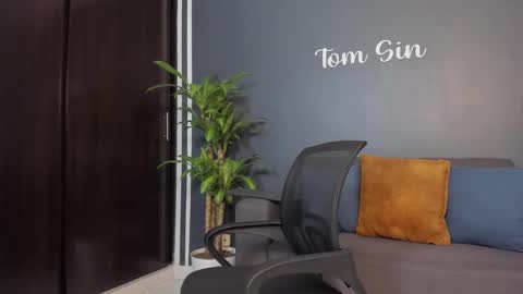 Snapshot of tom_sin_ chatting on January 14, 2025, 6:49 pm Tom Sin online show from January 14, 2025, 6:49 pm