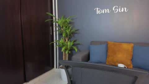 Snapshot of tom_sin_ chatting on January 21, 2025, 8:00 pm Tom Sin online show from January 21, 2025, 8:00 pm