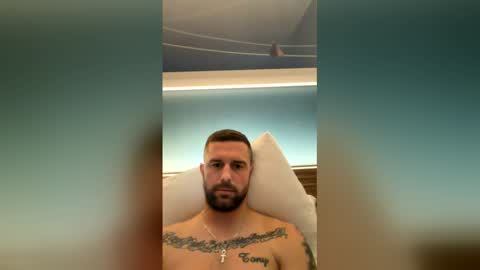 tom_uk1 online show from March 23, 2026, 9:41 pm