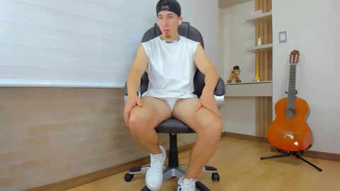 Snapshot of tombardem chatting on December 13, 2025, 7:53 pm Tom Bardem online show from December 13, 2025, 7:53 pm