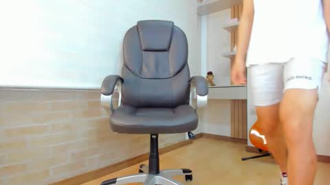 Snapshot of tombardem chatting on December 21, 2025, 7:10 pm Tom Bardem online show from December 21, 2025, 7:10 pm