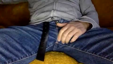 Snapshot of tombi125 chatting on November 27, 2025, 3:58 pm tombi125 online show from November 27, 2025, 3:58 pm