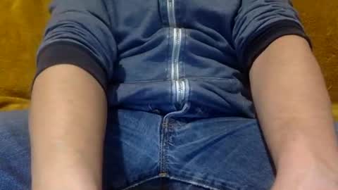 Snapshot of tombi125 chatting on February 16, 2026, 6:15 pm tombi125 online show from February 16, 2026, 6:15 pm