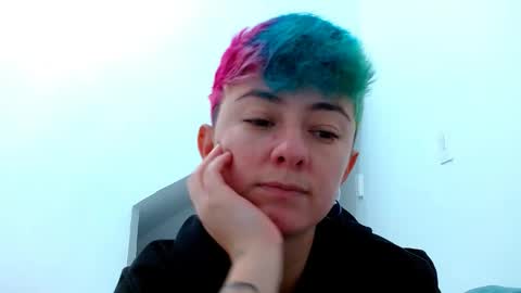 Snapshot of tomboyblue chatting on November 12, 2025, 2:39 pm Blue online show from November 12, 2025, 2:39 pm