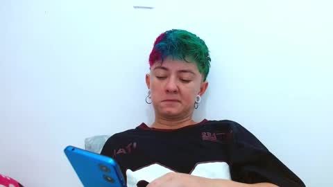 Snapshot of tomboyblue chatting on November 17, 2025, 3:18 pm Blue online show from November 17, 2025, 3:18 pm