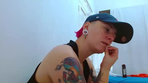 Snapshot of tomboyblue chatting on November 21, 2025, 12:37 pm Blue online show from November 21, 2025, 12:37 pm