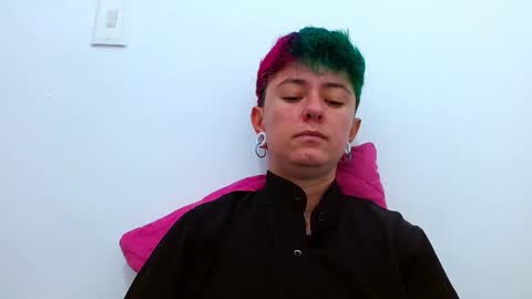 Snapshot of tomboyblue chatting on November 30, 2025, 2:32 pm Blue online show from November 30, 2025, 2:32 pm