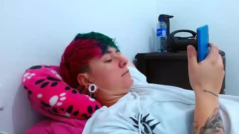 Snapshot of tomboyblue chatting on December 2, 2025, 5:08 pm Blue online show from December 2, 2025, 5:08 pm