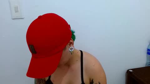 Snapshot of tomboyblue chatting on December 3, 2025, 5:11 pm Blue online show from December 3, 2025, 5:11 pm