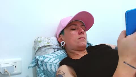 Snapshot of tomboyblue chatting on February 6, 2026, 6:11 pm Blue online show from February 6, 2026, 6:11 pm