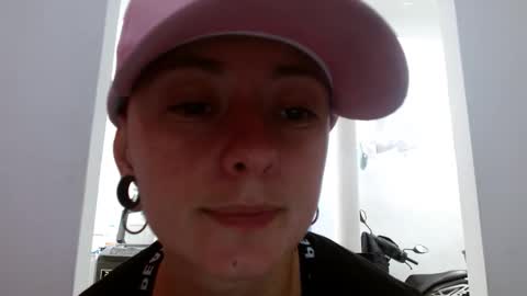 Snapshot of tomboyblue chatting on March 26, 2026, 2:55 pm Blue online show from March 26, 2026, 2:55 pm