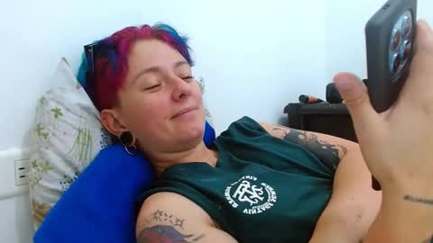 Snapshot of tomboyblue chatting on April 2, 2026, 6:27 pm Blue online show from April 2, 2026, 6:27 pm