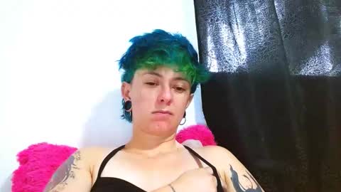 Snapshot of tomboyblue chatting on April 15, 2026, 7:32 pm Blue online show from April 15, 2026, 7:32 pm