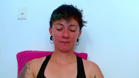 Snapshot of tomboyblue chatting on April 22, 2026, 6:31 pm Blue online show from April 22, 2026, 6:31 pm