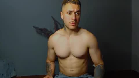 Snapshot of tomdavisxl chatting on October 11, 2025, 12:21 am tomDavisXl online show from October 11, 2025, 12:21 am