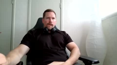 Snapshot of tomfin95 chatting on July 8, 2026, 9:36 am tomfin95 online show from July 8, 2026, 9:36 am