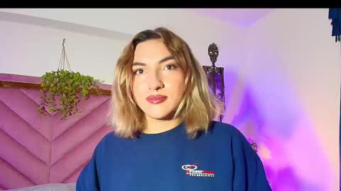   online show from October 8, 2025, 12:25 pm