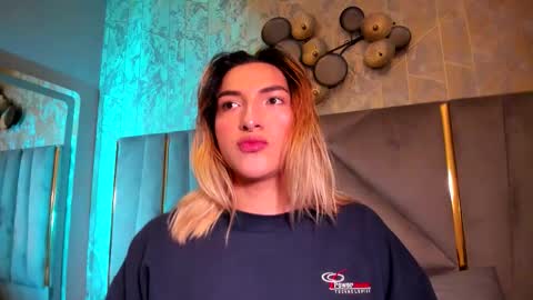 Snapshot of tomlondon_ chatting on February 21, 2026, 1:45 pm online show from February 21, 2026, 1:45 pm