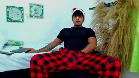 Snapshot of tommy_hotguy chatting on December 14, 2025, 2:17 am tommy online show from December 14, 2025, 2:17 am