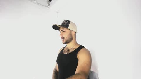 tommy_sccott online show from October 15, 2025, 11:27 pm