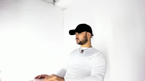 tommy_sccott online show from October 19, 2025, 10:32 pm