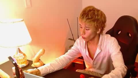 Snapshot of tommyfoxboy chatting on December 18, 2024, 2:49 pm Tommy Foxboy online show from December 18, 2024, 2:49 pm