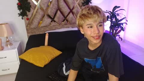 Snapshot of tommyfoxboy chatting on December 27, 2024, 4:15 am Tommy Foxboy online show from December 27, 2024, 4:15 am