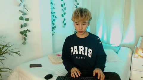 Snapshot of tommyfoxboy chatting on January 9, 2025, 12:41 pm Tommy Foxboy online show from January 9, 2025, 12:41 pm