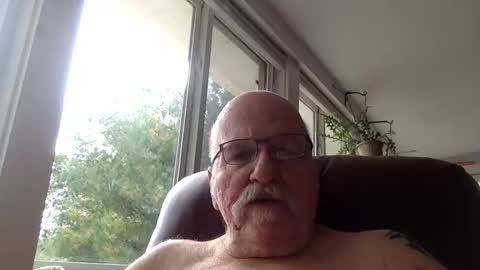 Snapshot of tommyknocker1 chatting on October 16, 2025, 4:30 pm tommyknocker1 online show from October 16, 2025, 4:30 pm