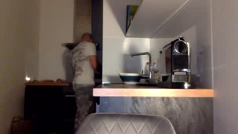 Snapshot of tommyx01 chatting on December 22, 2024, 10:04 pm Thomas Fit online show from December 22, 2024, 10:04 pm