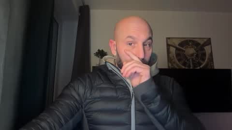 Thomas Fit online show from November 23, 2025, 5:57 pm