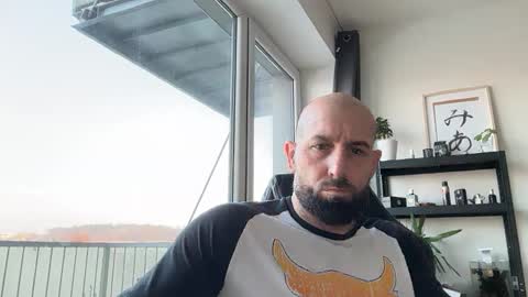 Thomas Fit online show from November 28, 2025, 7:33 am