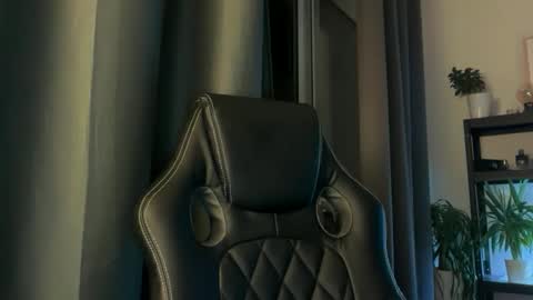 Thomas Fit online show from December 3, 2025, 10:19 pm