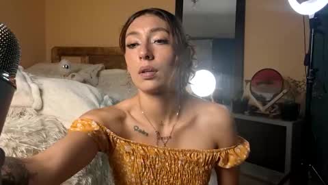 Snapshot of tomoe_b chatting on March 12, 2025, 12:20 am leyla online show from March 12, 2025, 12:20 am