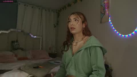 Snapshot of tomoe_b chatting on September 23, 2025, 8:39 am leyla online show from September 23, 2025, 8:39 am