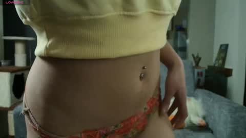 Snapshot of tomoe_b chatting on September 30, 2025, 6:07 am leyla online show from September 30, 2025, 6:07 am