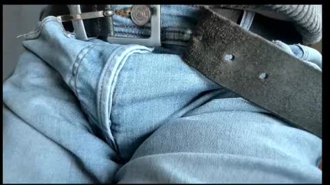 Snapshot of tomtotal chatting on October 23, 2025, 3:22 pm Tom online show from October 23, 2025, 3:22 pm